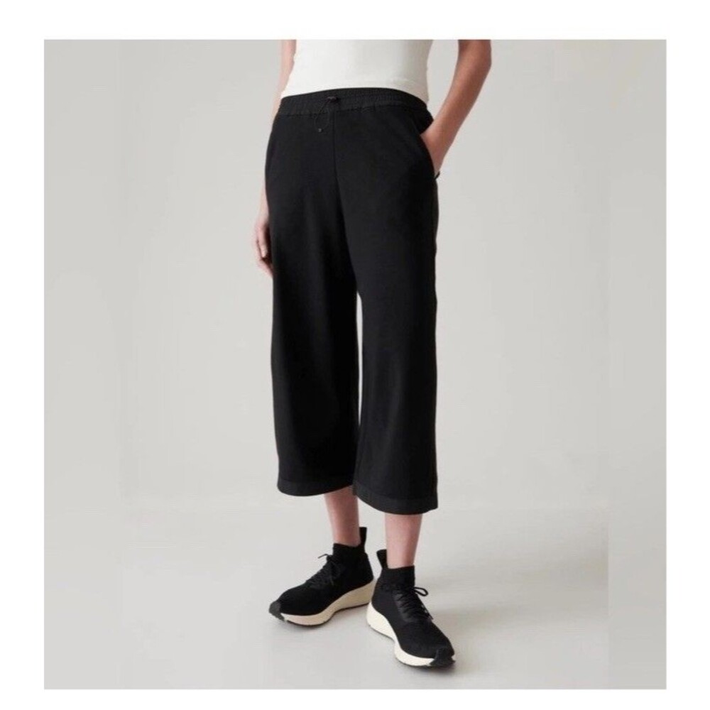 Athleta Triumph Hybrid Wide Leg Crop Pants Womens Size Small Black Elastic Waist